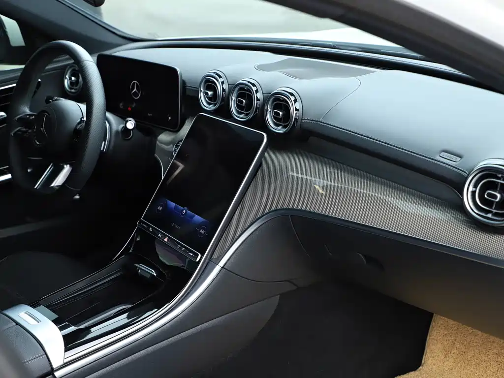 Mercedes-Benz C-Class 2023 — фото 17