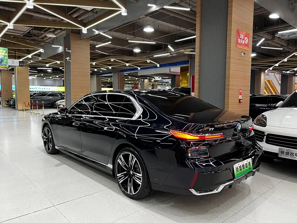 BMW i7 2024 — фото 3