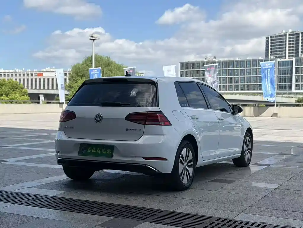 Volkswagen Golf Pure Electric 2021 — фото 6