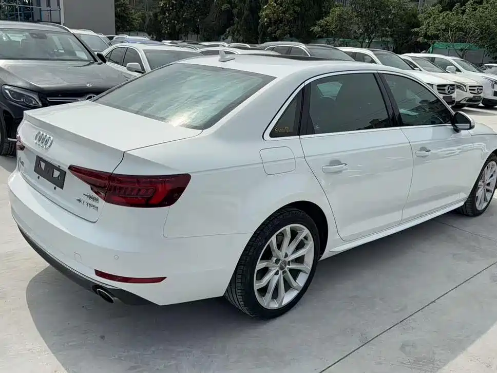 Audi A4L 2018 — фото 8