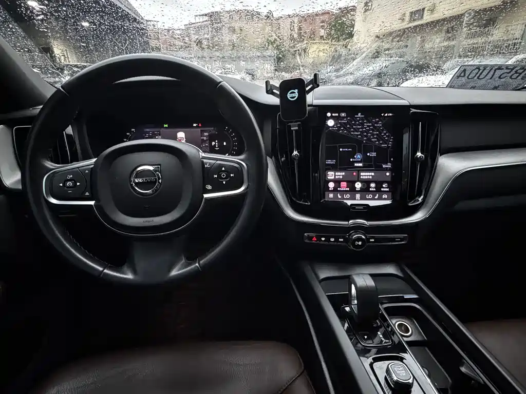 Volvo XC60 2021 — фото 11