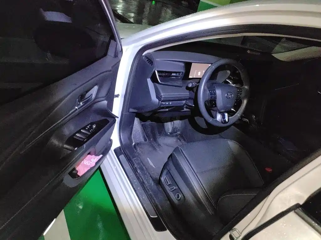 Toyota Camry 2025 — фото 14