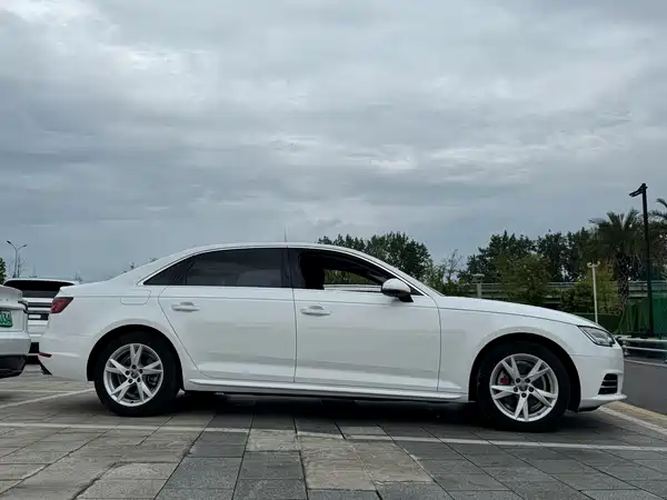 Audi A4L 2018