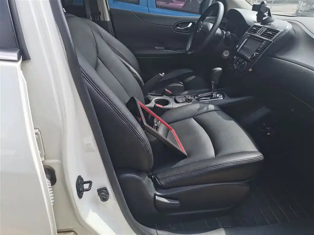 Nissan Tiida 2015 — фото 21