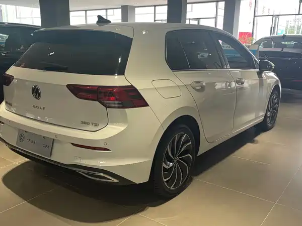 Volkswagen Golf 2024