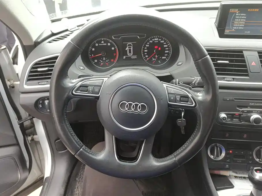 Audi Q3 2015 — фото 15