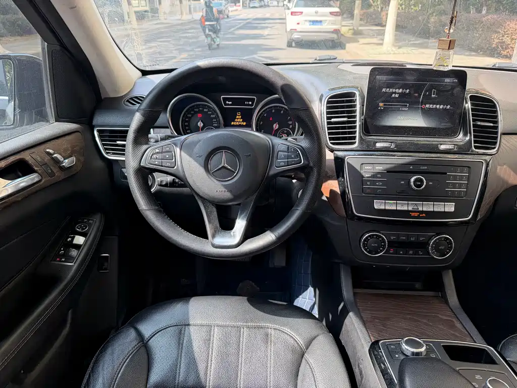 Mercedes-Benz GLE 2016 — фото 13
