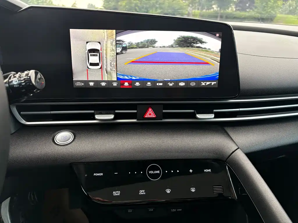 Hyundai Elantra 2023 — фото 19