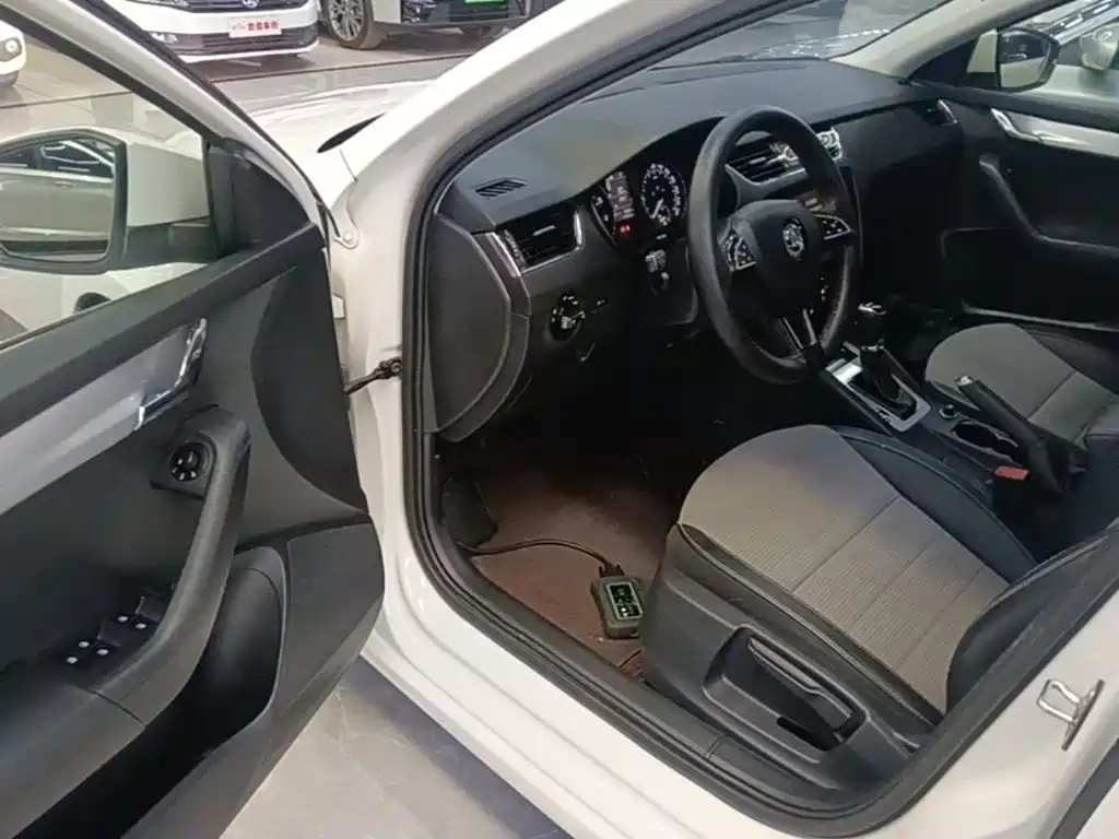 Skoda Octavia 2016 — фото 16