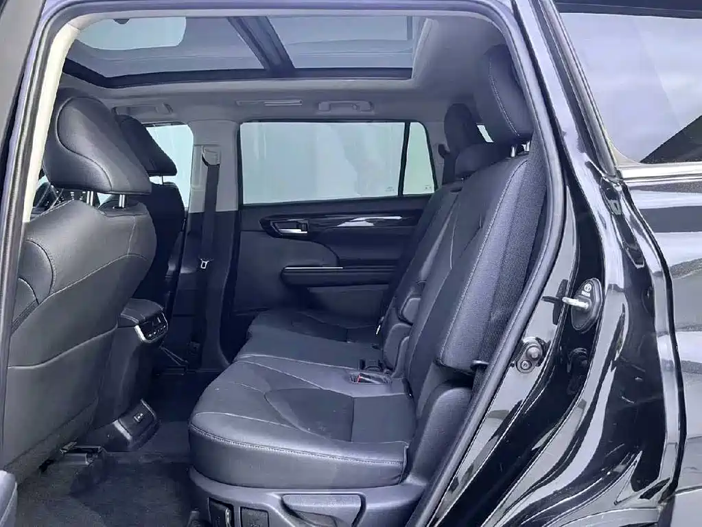Toyota Highlander 2022 — фото 15