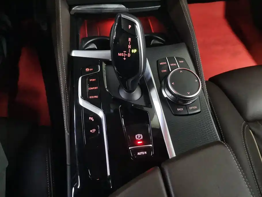 BMW 5 Series 2023 — фото 16