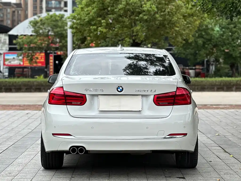 BMW 3 Series 2017 — фото 12