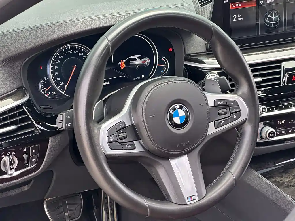 BMW 5 Series 2018 — фото 13