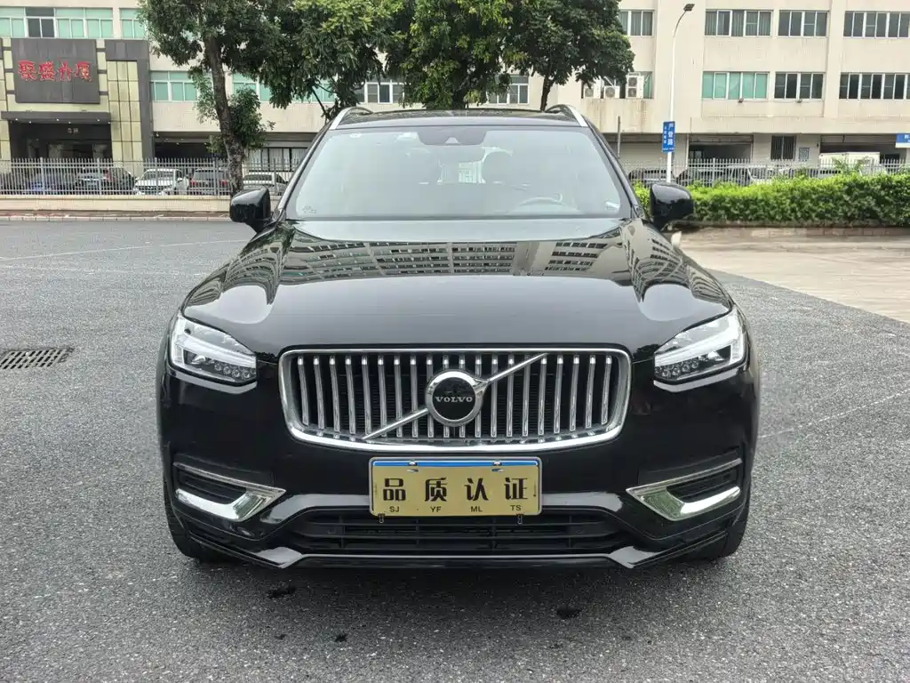 Volvo XC90 2022 — фото 1