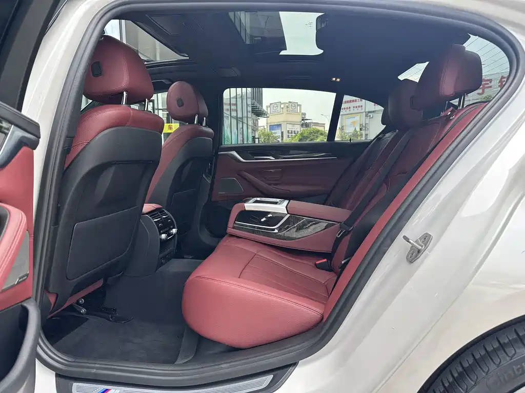 BMW 5 Series 2018 — фото 22