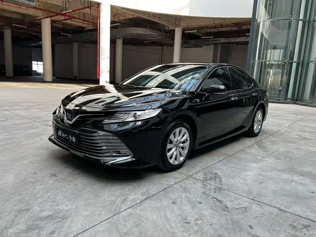 Toyota Camry 2019 — фото 1