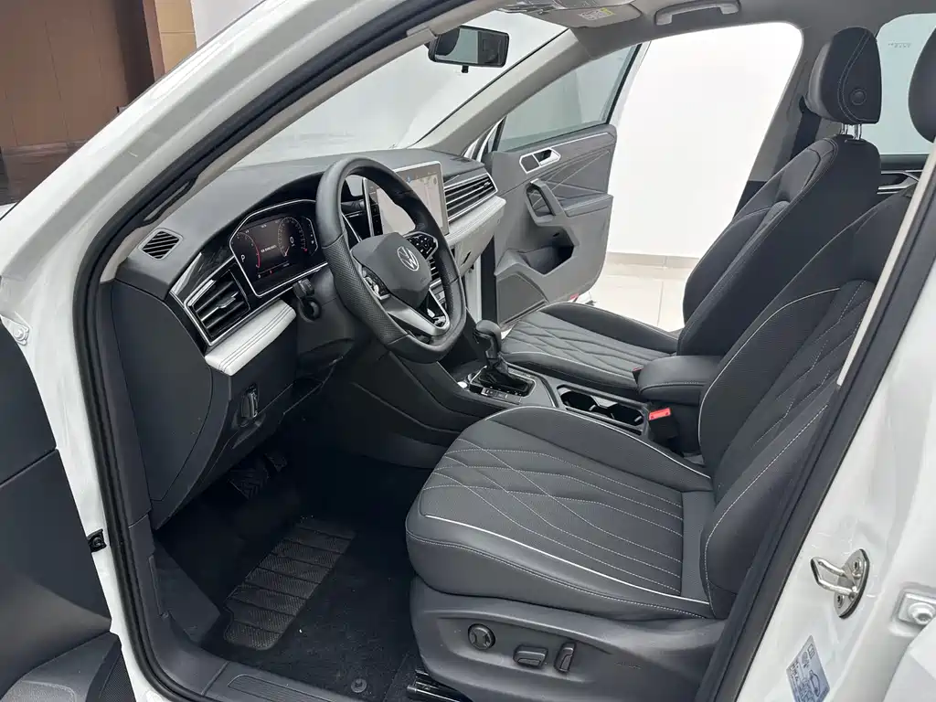 Volkswagen Tiguan L 2023 — фото 13