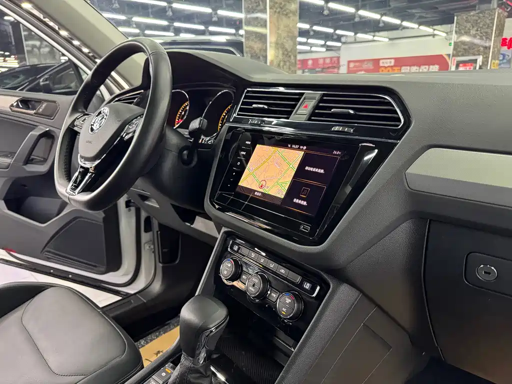 Volkswagen Tiguan L 2020 — фото 10