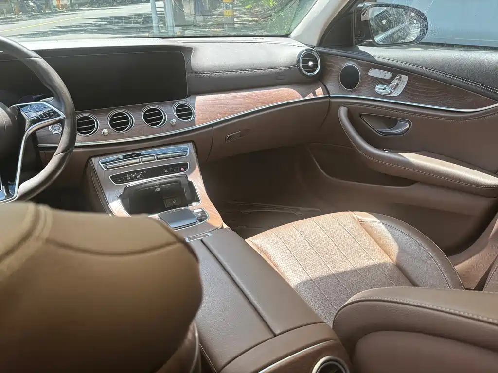 Mercedes-Benz E-Class 2023 — фото 9