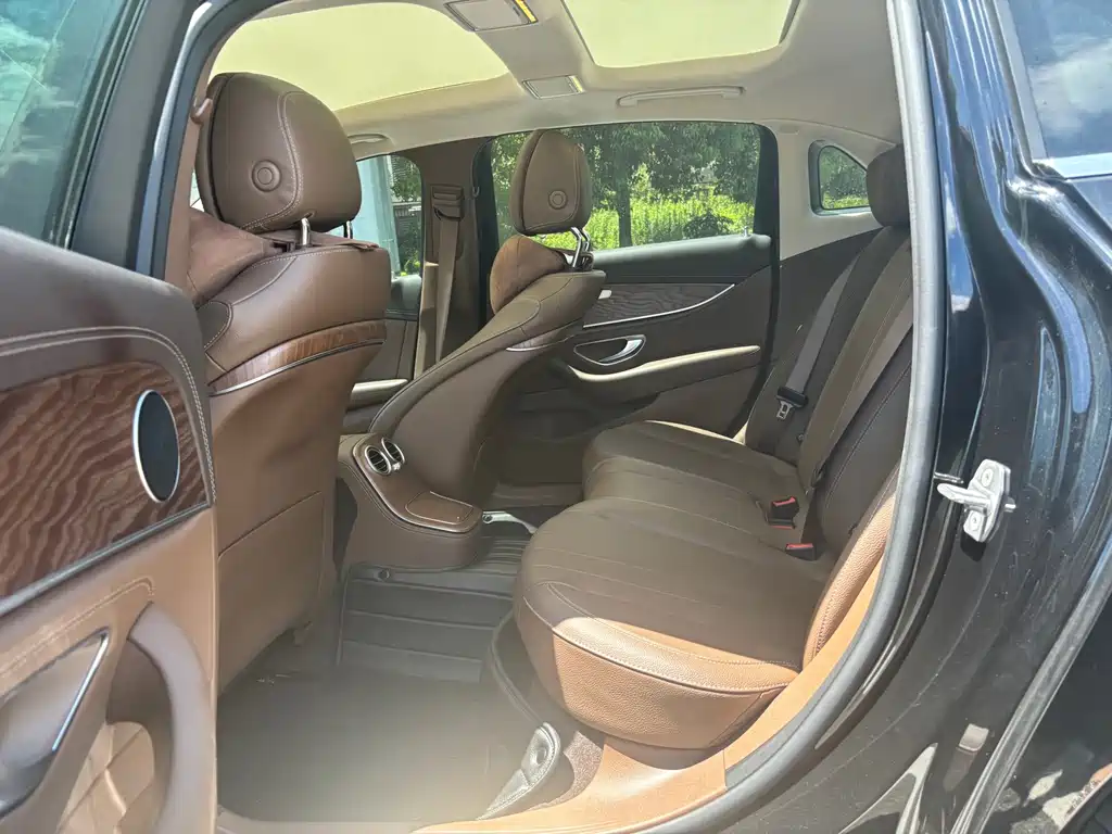 Mercedes-Benz E-Class 2023 — фото 14