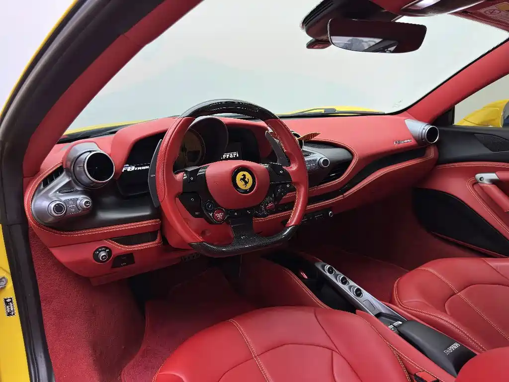 Ferrari F8 2021 — фото 18
