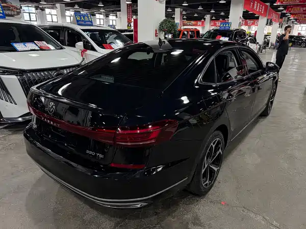Volkswagen Passat 2023