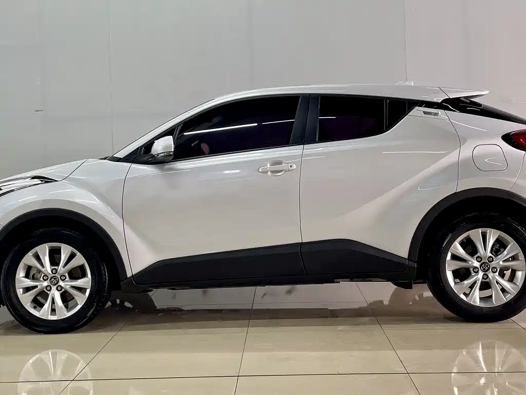 Toyota IZOA 2022 — фото 5