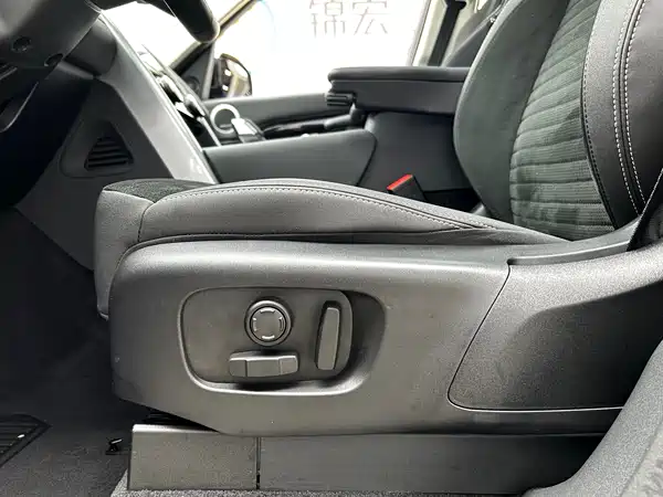 Land Rover Discovery 2024