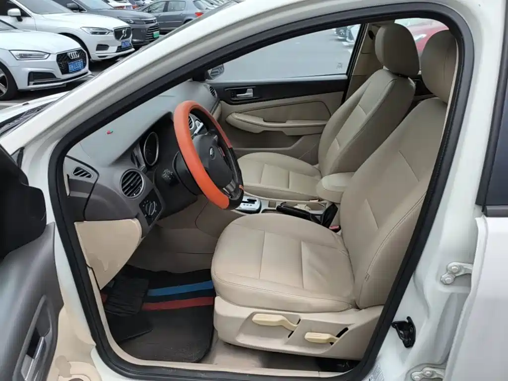 Ford Focus 2014 — фото 15