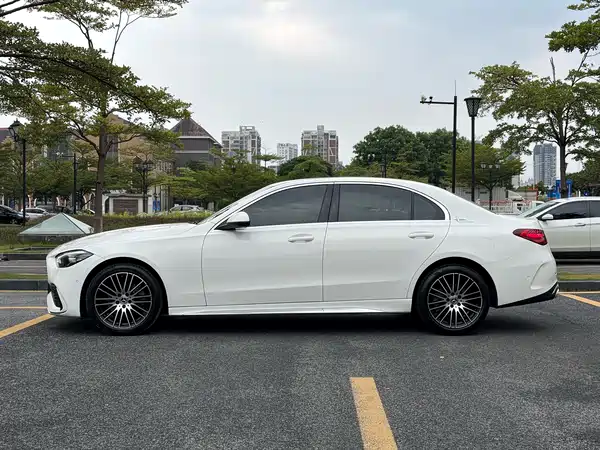 Mercedes-Benz C-Class 2024