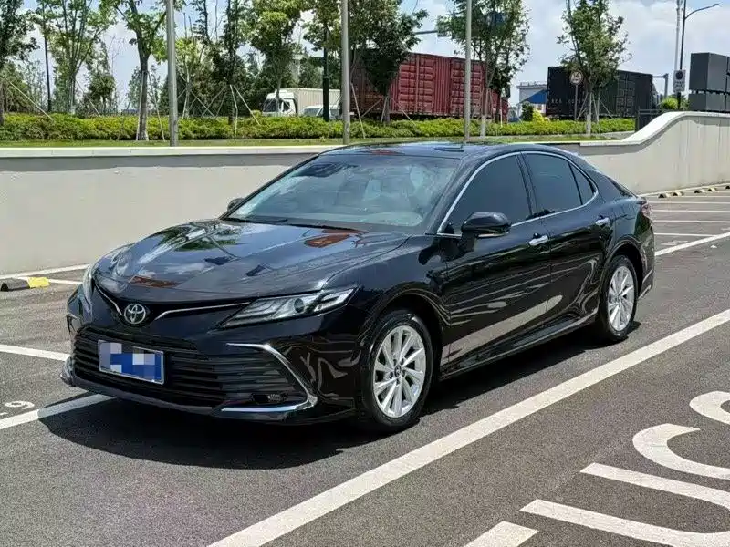 Toyota Camry 2022 — фото 1