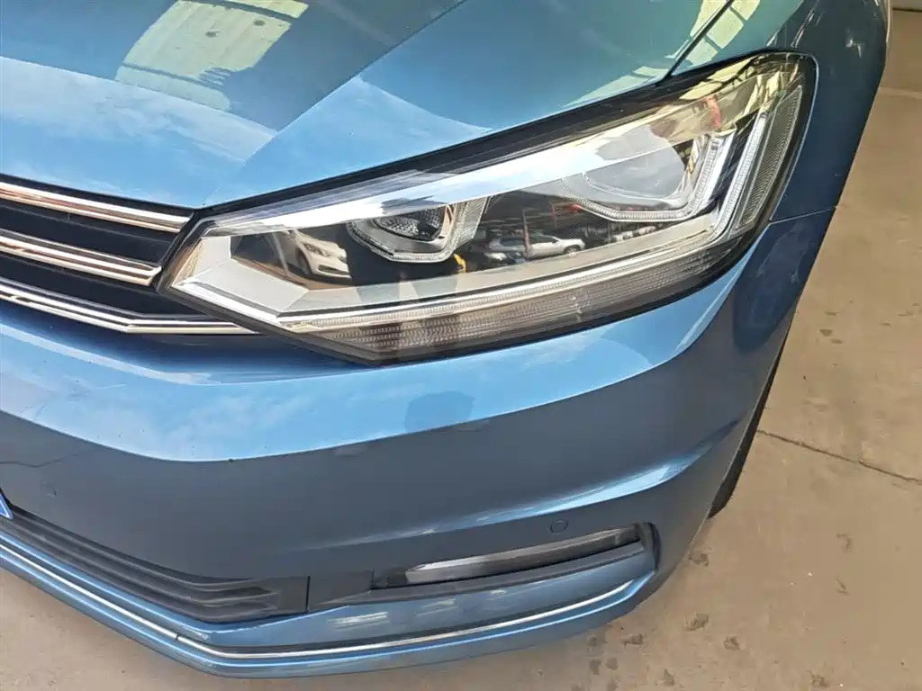 Volkswagen Touran 2017 — фото 24