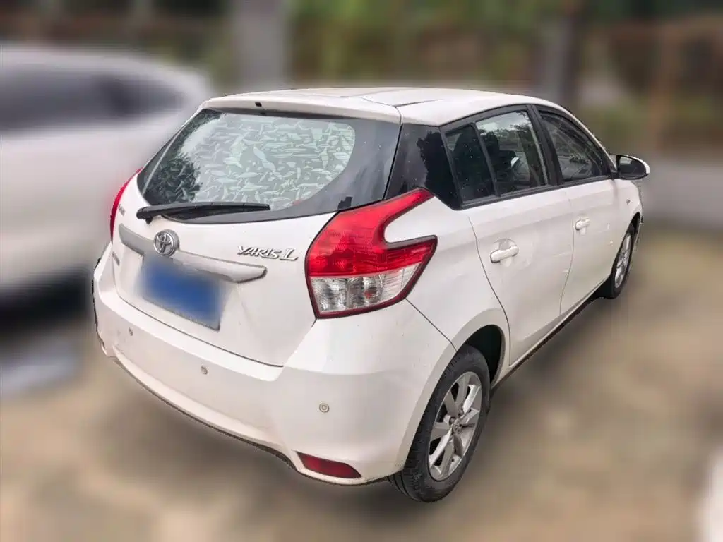 Toyota Yaris L 2015