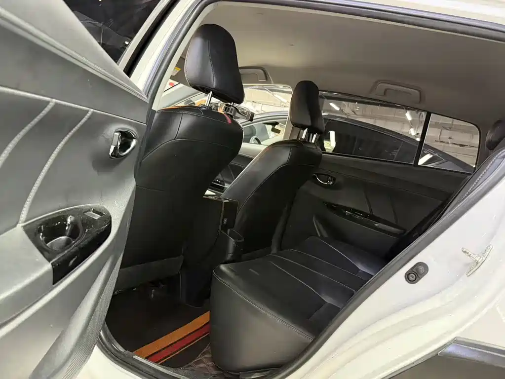Toyota Yaris L 2022 — фото 6