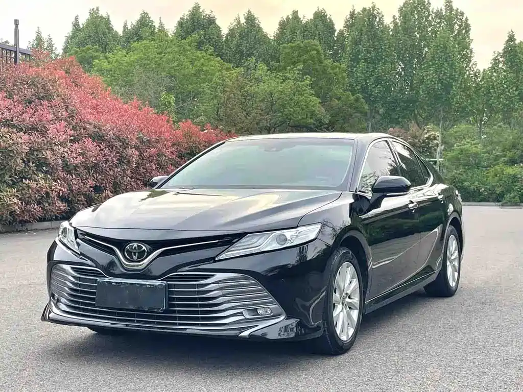 Toyota Camry 2021 — фото 1