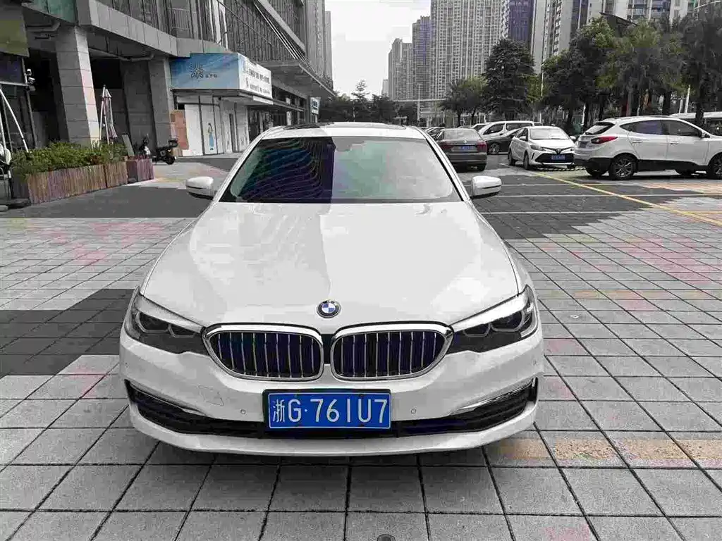 BMW 5 Series 2018 — фото 1