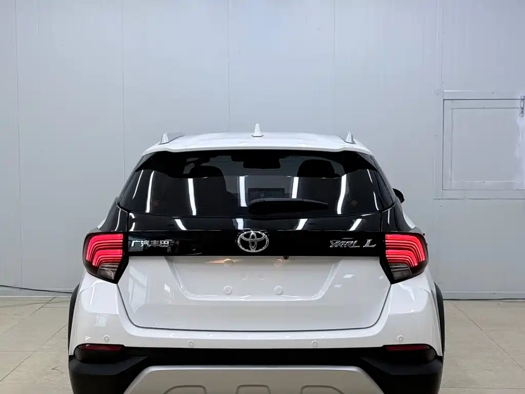 Toyota Yaris L 2023 — фото 5