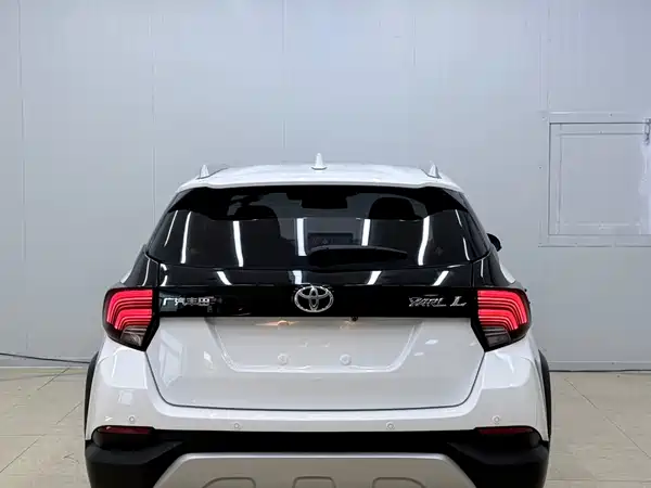 Toyota Yaris L 2023