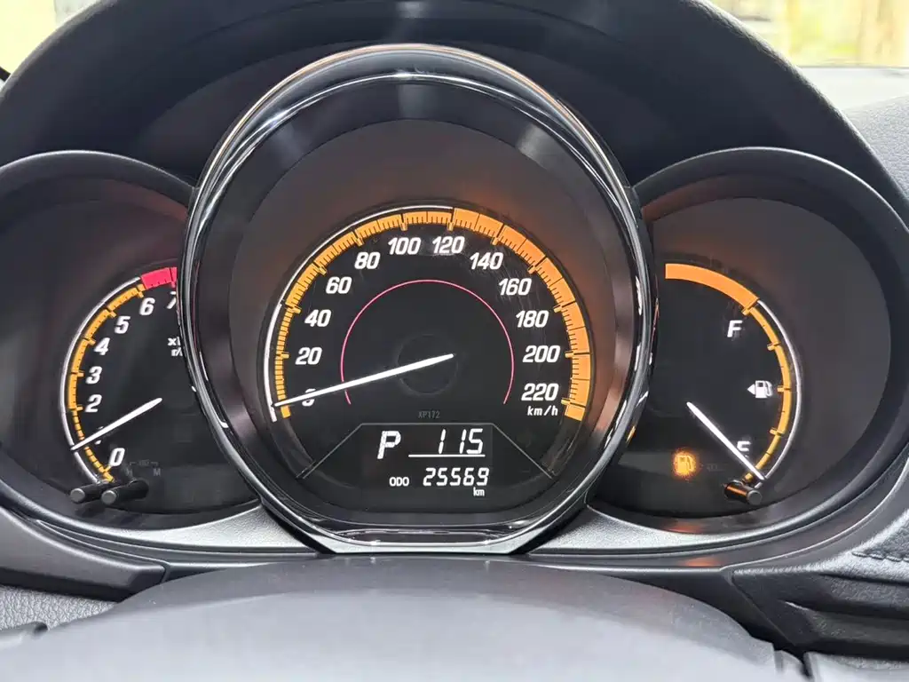 Toyota Yaris L 2023 — фото 14