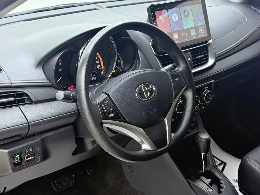 Toyota Yaris L 2023 — фото 7