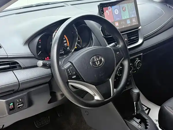 Toyota Yaris L 2023