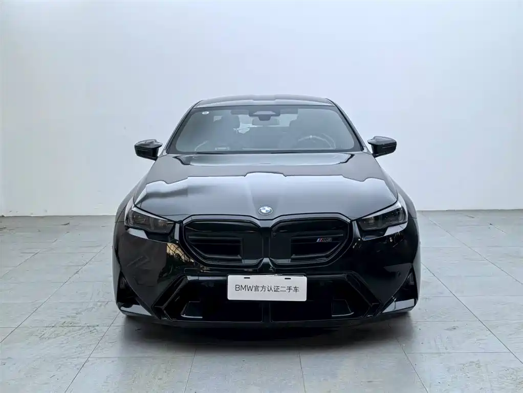 BMW M5 New Energy 2025 — фото 2