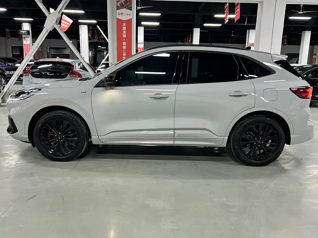 Ford Escape 2023 — фото 14