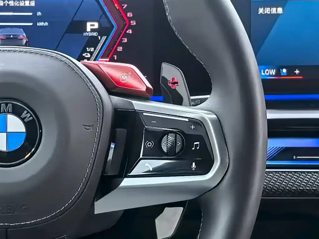 BMW M5 New Energy 2025 — фото 16