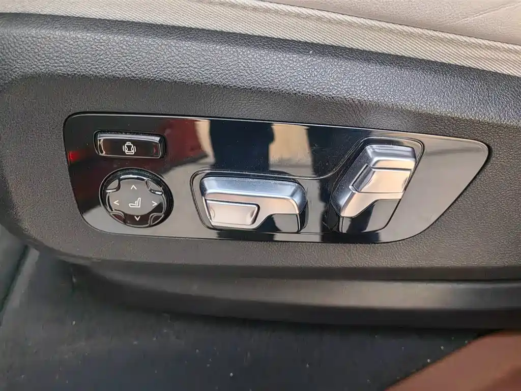 BMW XM 2023 — фото 10