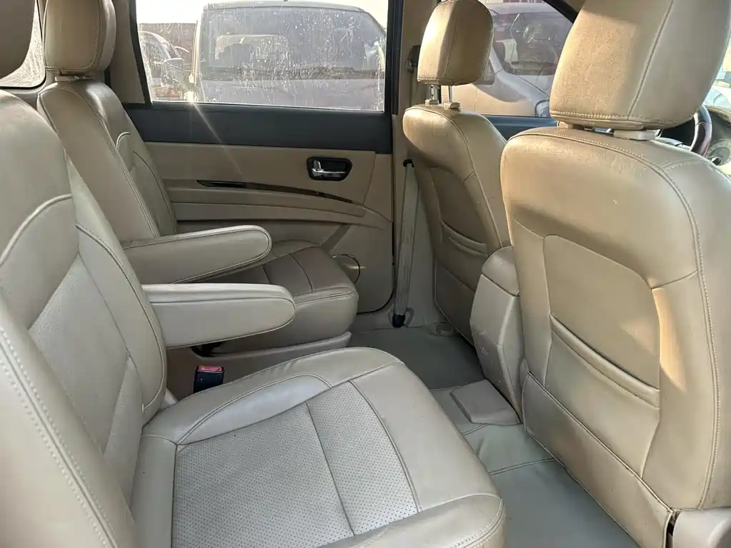 Wuling Hongguang 2015 — фото 15