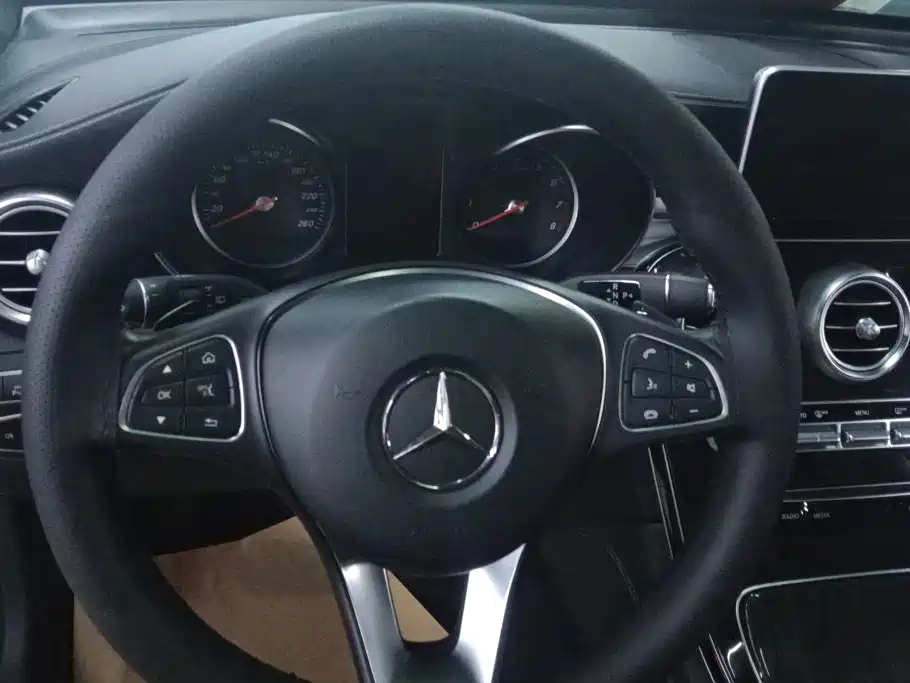Mercedes-Benz GLC 2018 — фото 15