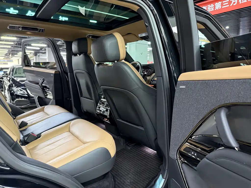 Land Rover Sport 2023 — фото 16