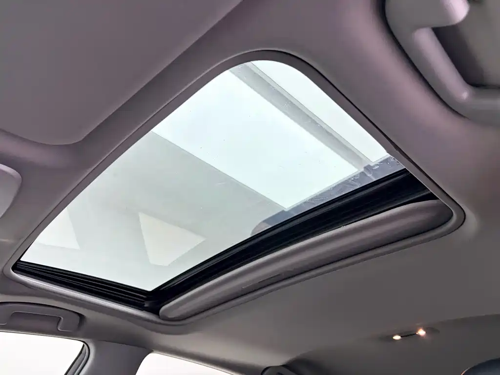 Toyota Camry 2019 — фото 12