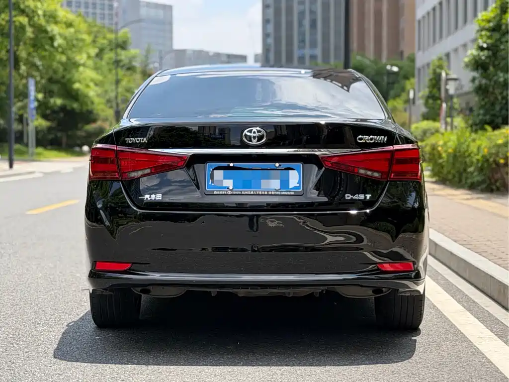Toyota Crown 2017 — фото 3